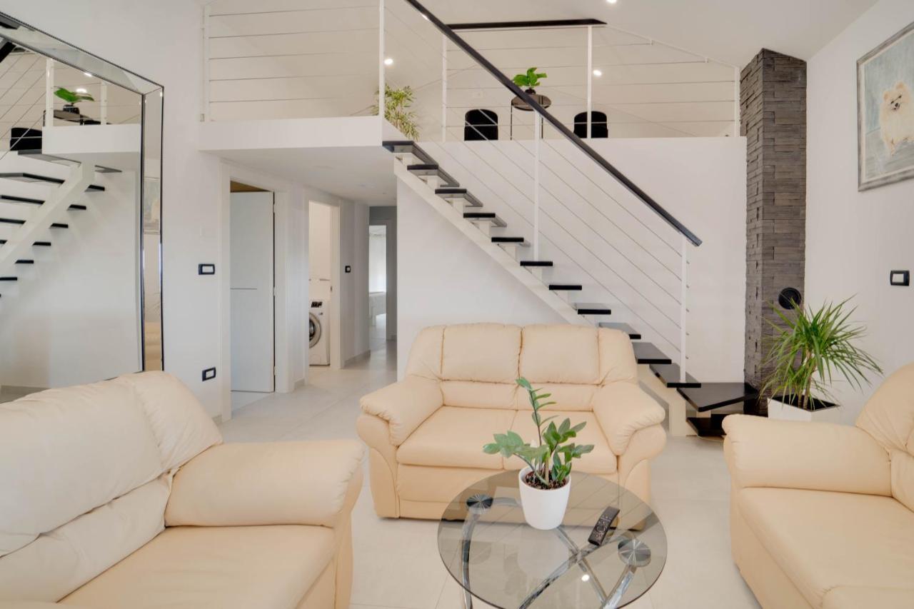 Black Diamond Apartment Vilanija Exterior foto