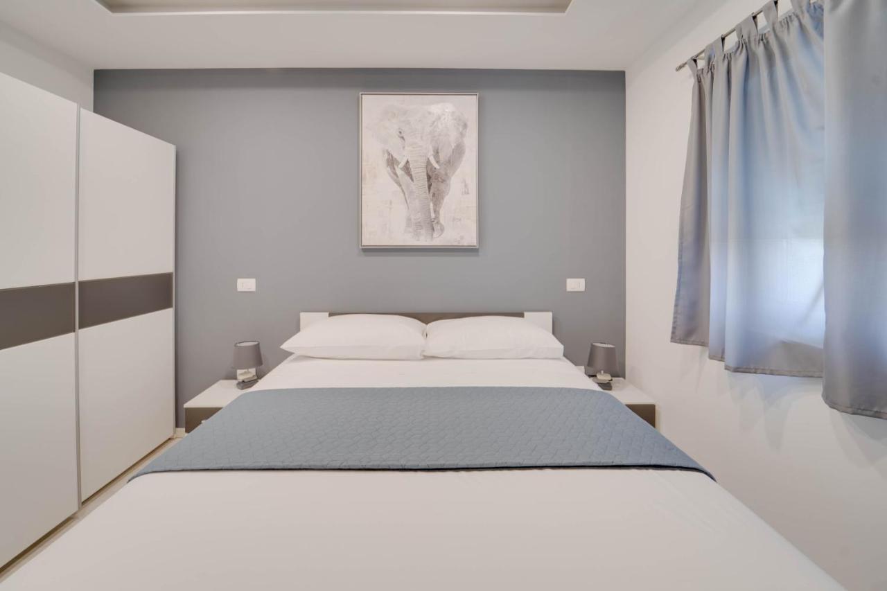 Black Diamond Apartment Vilanija Exterior foto